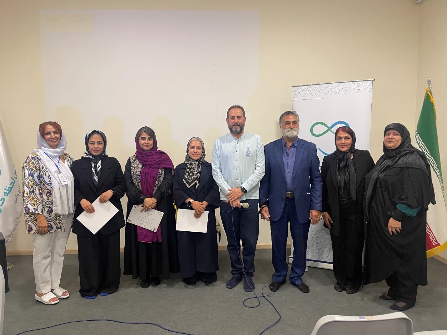 تقدیر از مربیان کارگاه قدرت لحظه حال